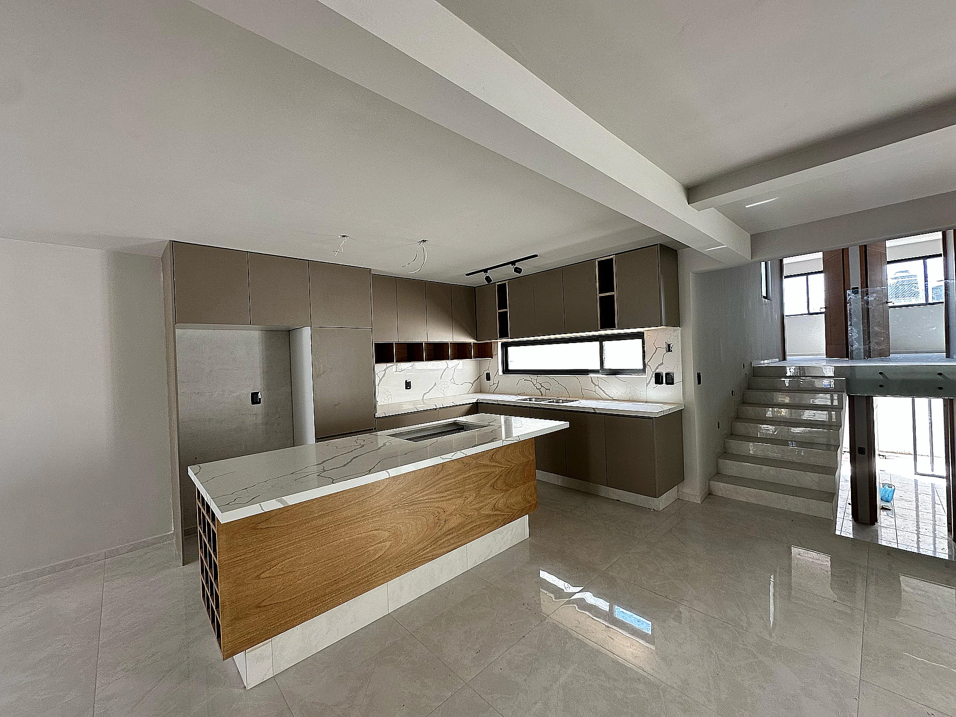 Casa Country — Escaleras y cocina
